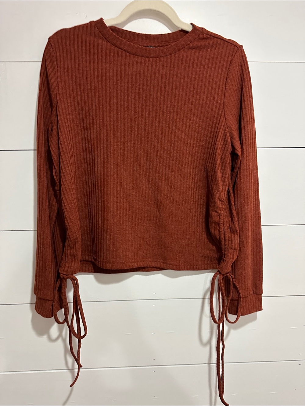 Ribbed Tie-Sleeve Long-Sleeve Top - Rust Schein Size Medium